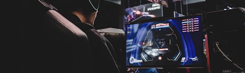 DOTA2国际邀请赛TI现场，巨大的冠军神盾展示