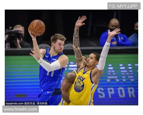 勇士与雷霆激情对决新浪视频直播全程呈现精彩瞬间